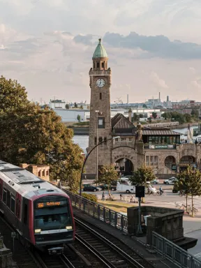 Foto einer Stadt in Hamburg .